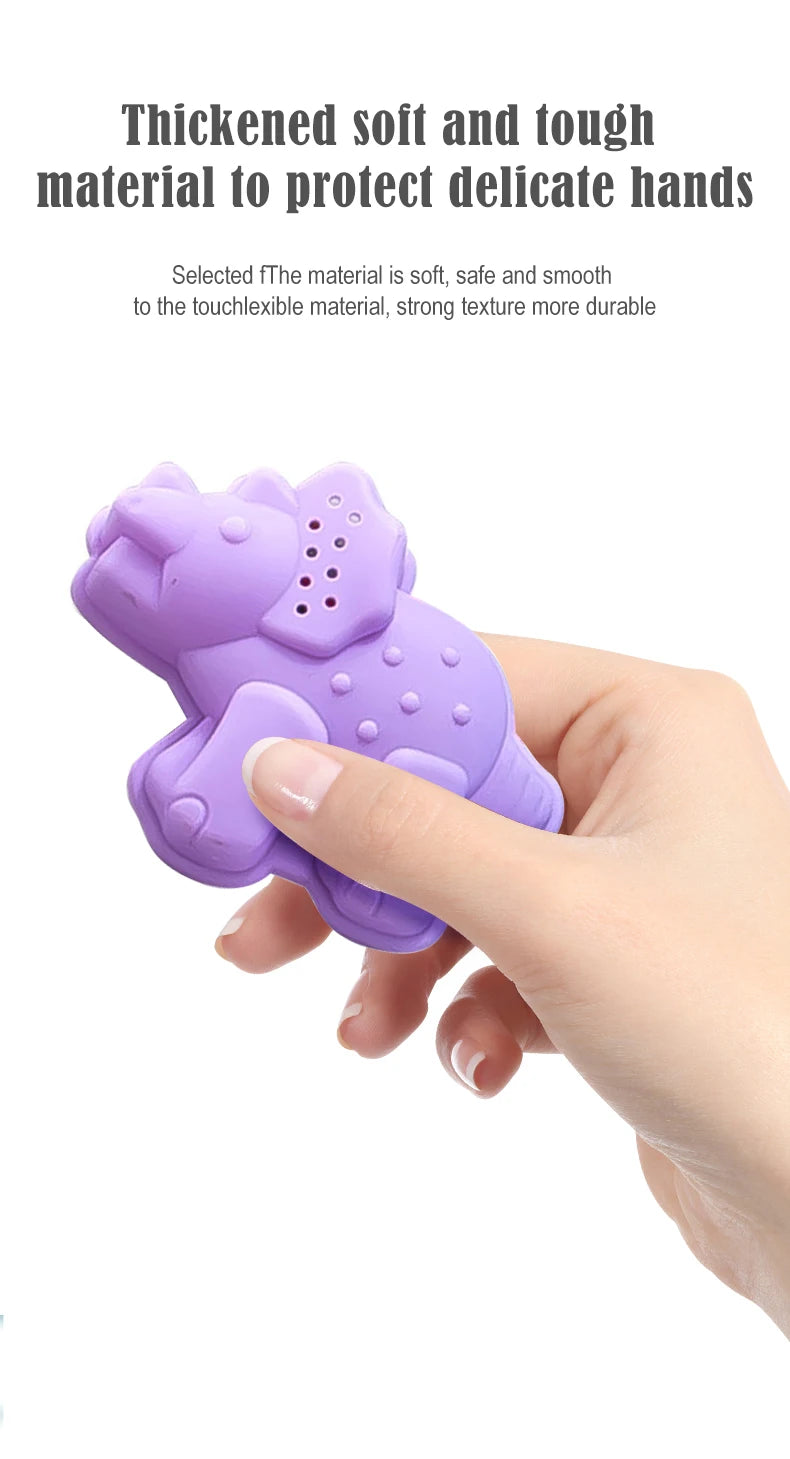 Children's beach toys, playing with sand, digging an hourglass, playing with water, shovels, buckets, and kettles, ages 1-6
